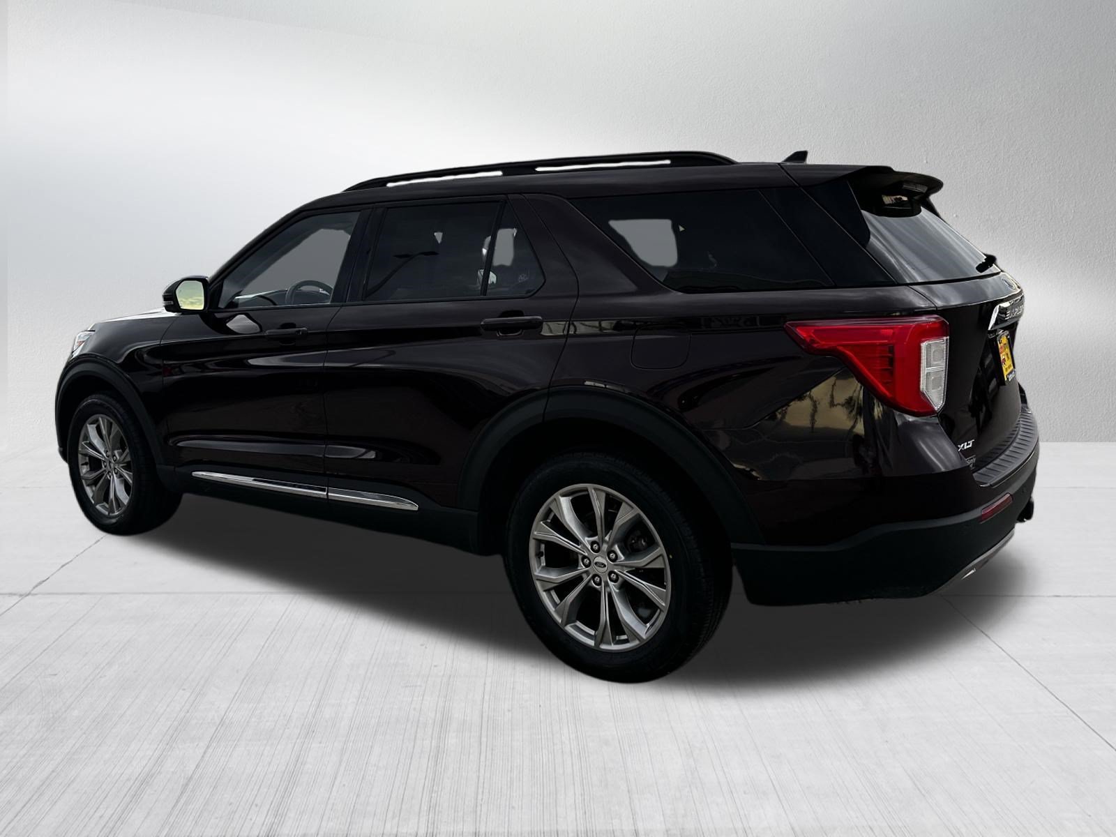 Certified 2023 Ford Explorer XLT w/ Equipment Group 202A AWD/4WD image 5
