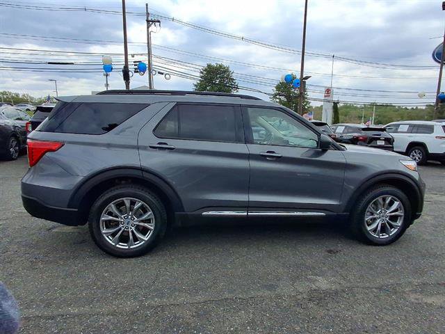 Certified 2022 Ford Explorer XLT w/ Equipment Group 202A AWD/4WD image 9