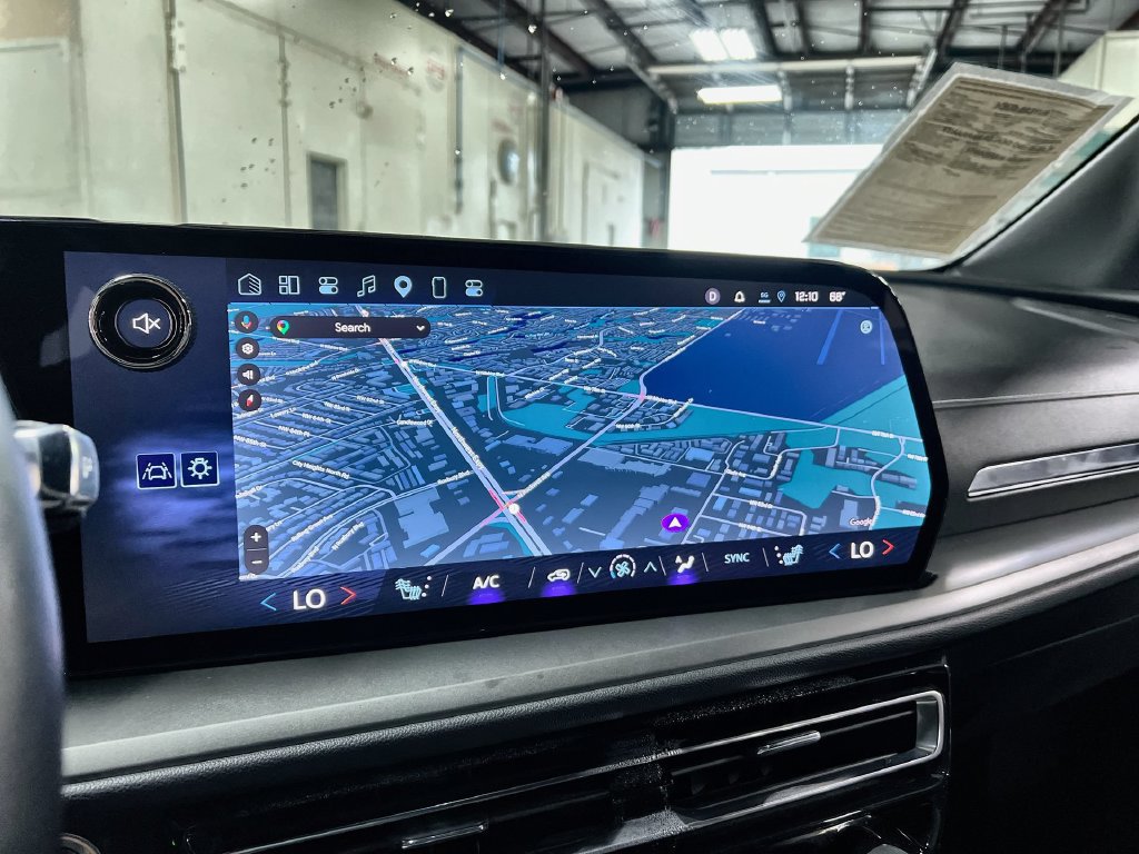 Used 2025 Chevrolet Traverse LT FWD image 33