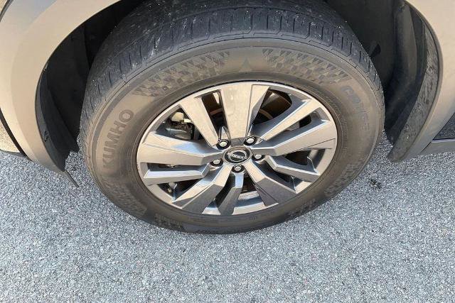 Used 2025 Nissan Pathfinder SV FWD image 9