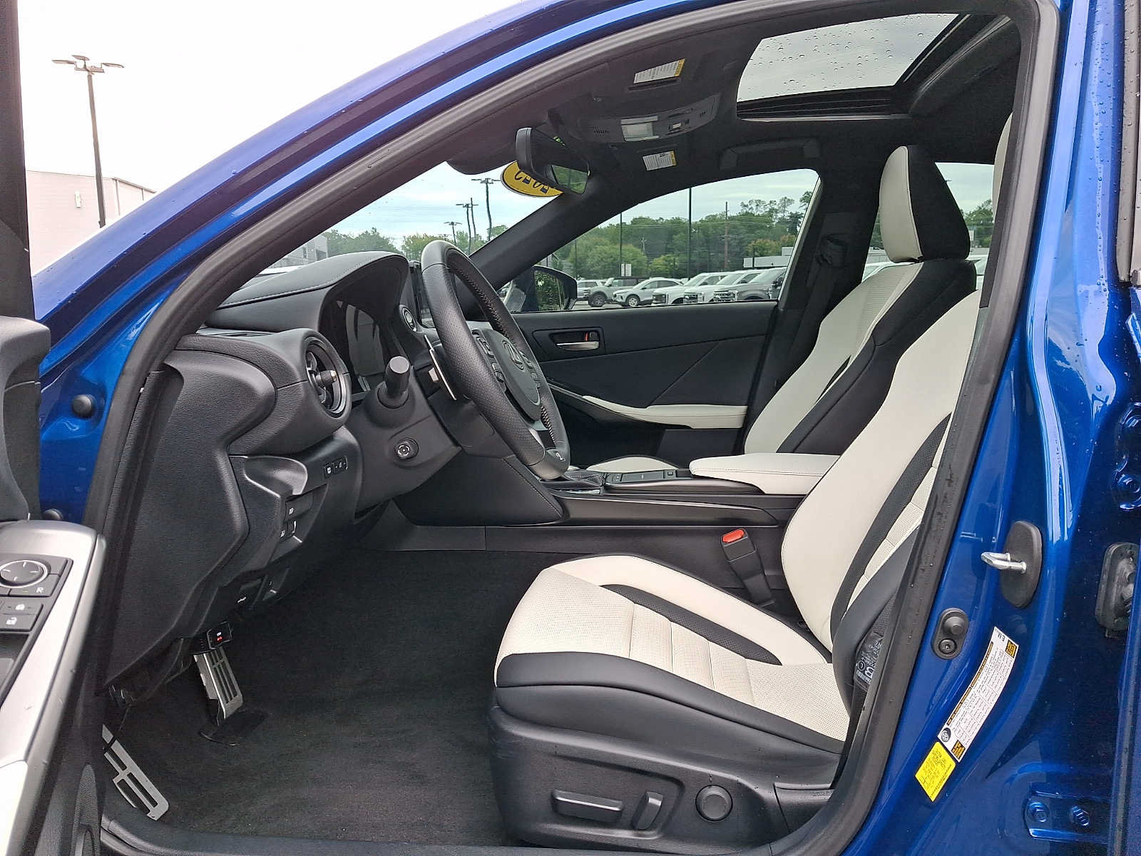 Used 2023 Lexus IS 500 RWD image 13