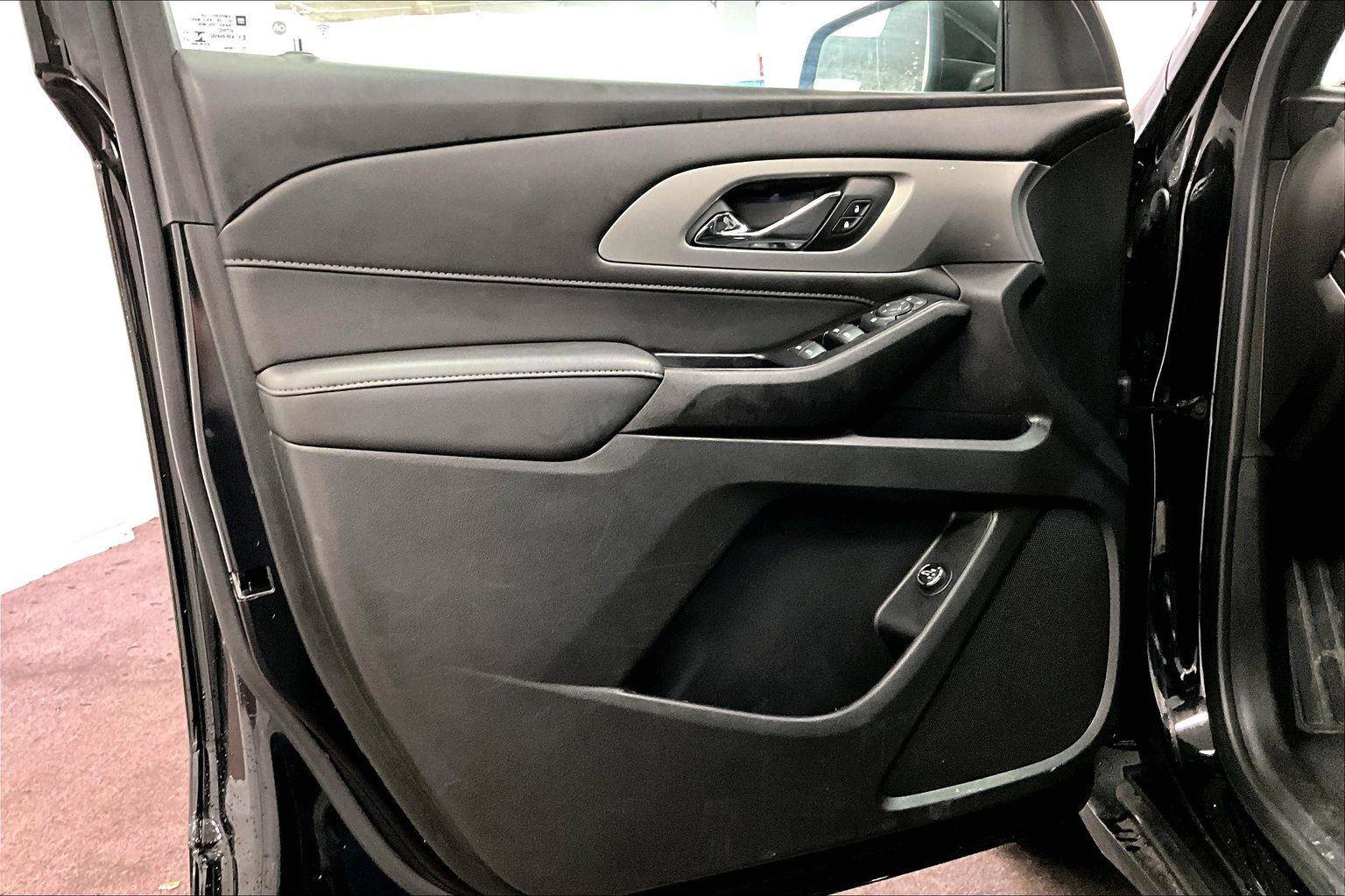 Used 2022 Chevrolet Traverse LT w/ LPO, Cargo Package image 22