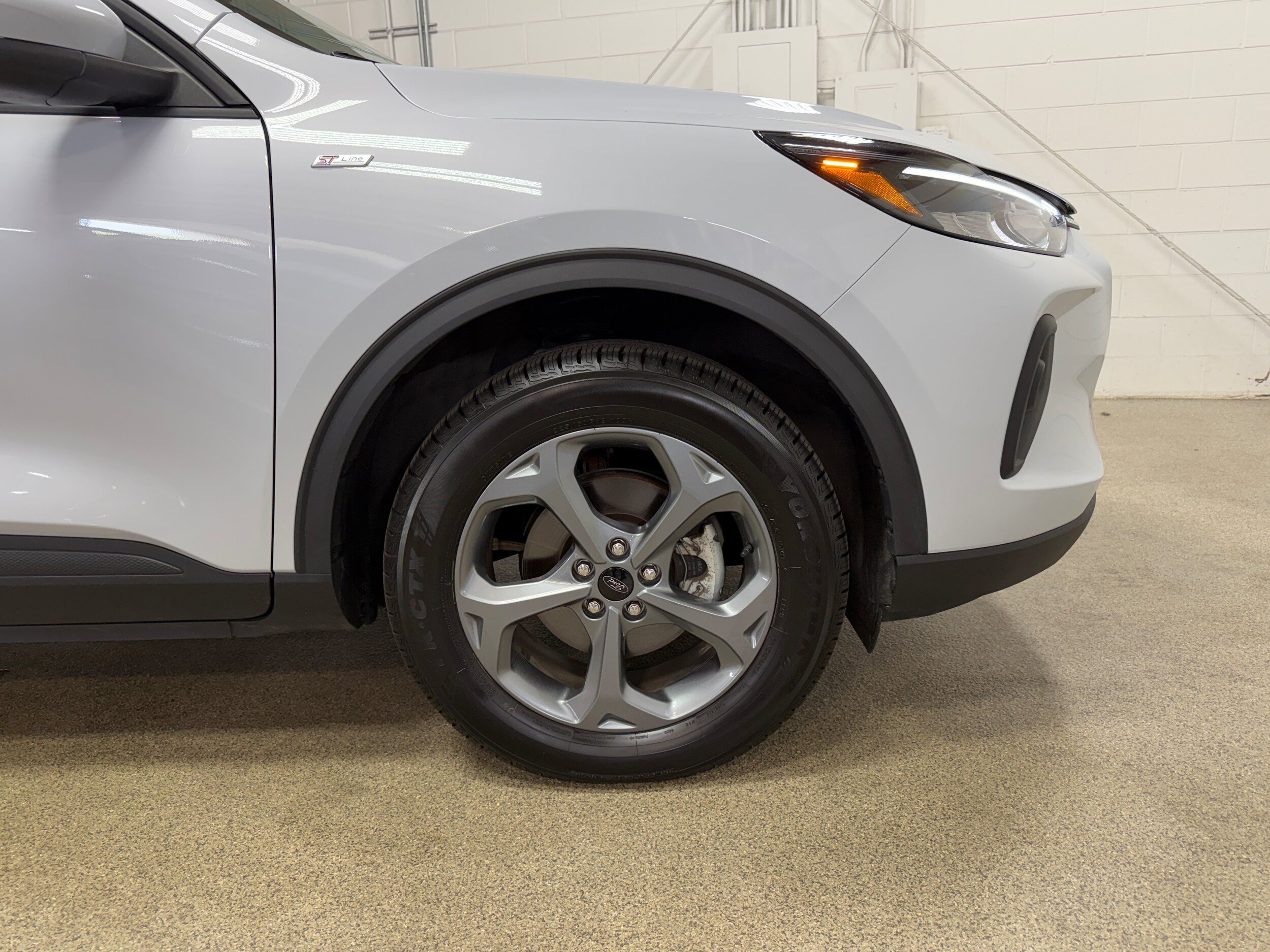 Certified 2025 Ford Escape ST-Line Select AWD/4WD image 26