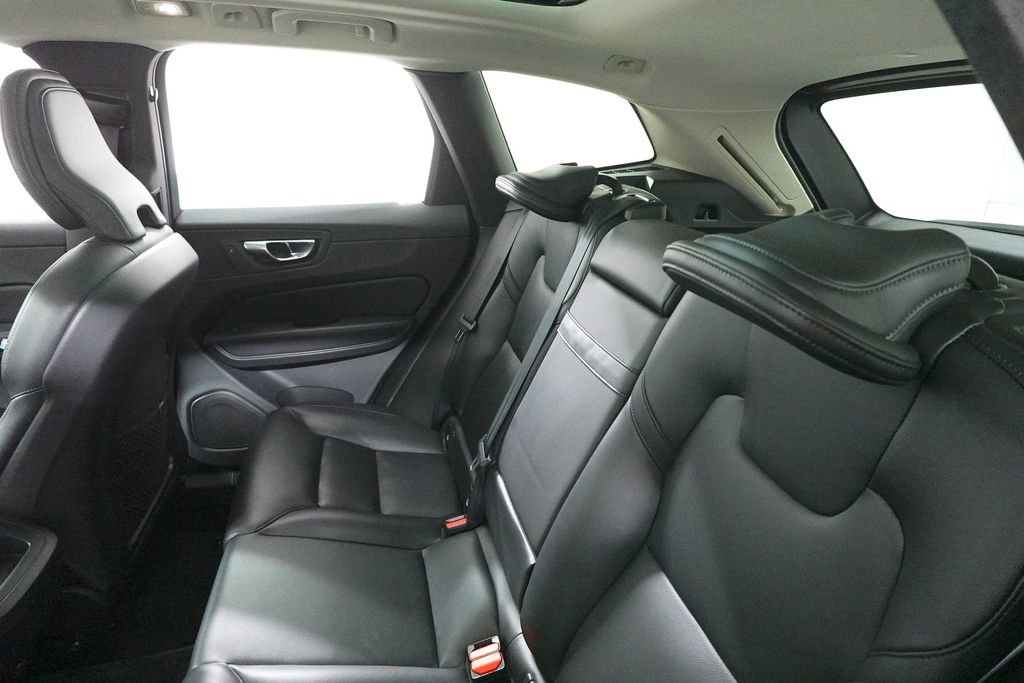 Used 2023 Volvo XC60 B5 Core image 26