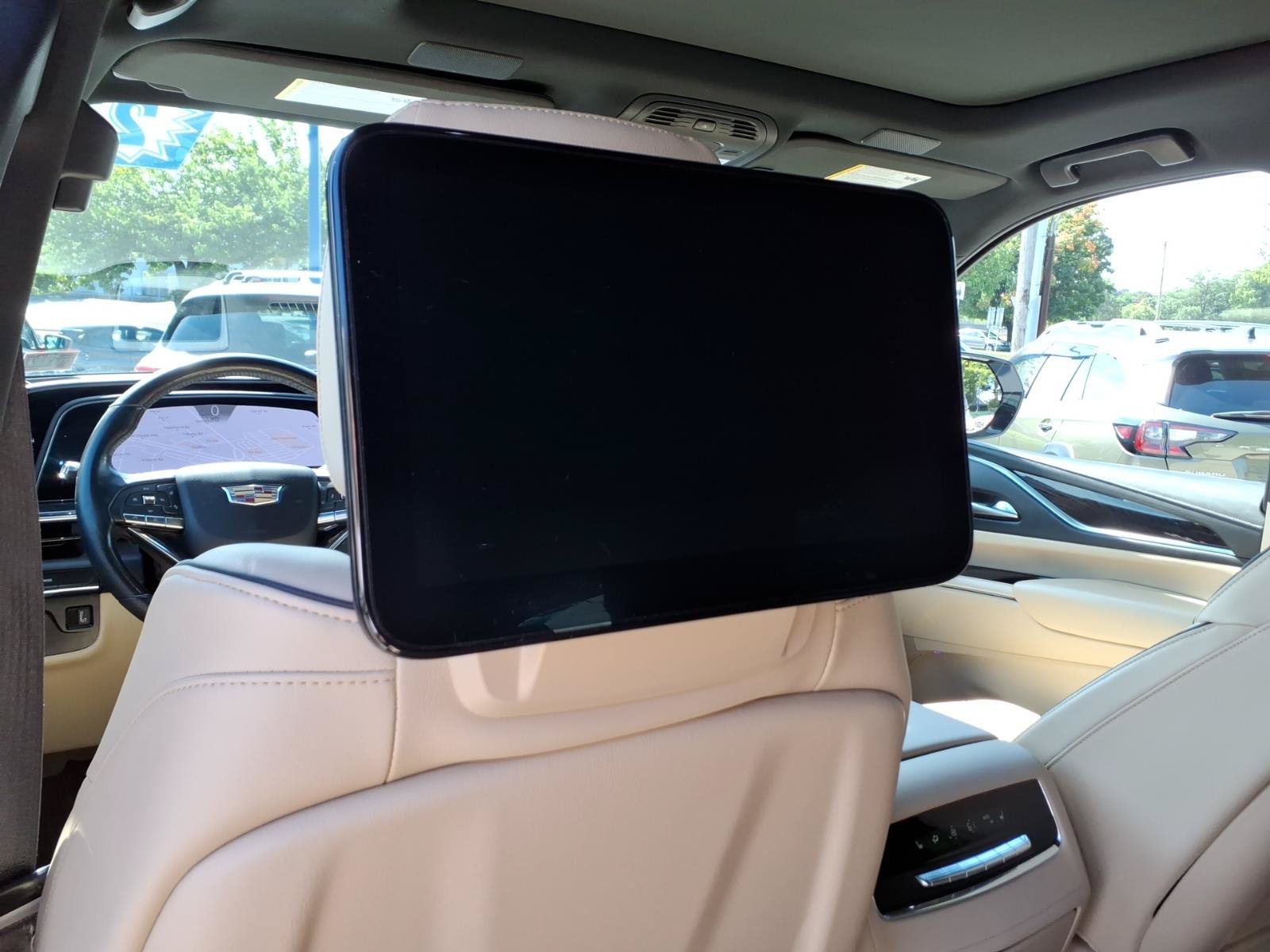 Used 2023 Cadillac Escalade Premium Luxury AWD/4WD image 26