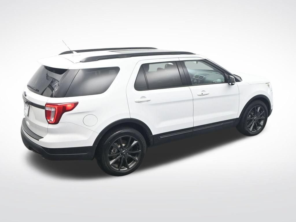 Certified 2018 Ford Explorer XLT w/ Equipment Group 202A FWD image 28
