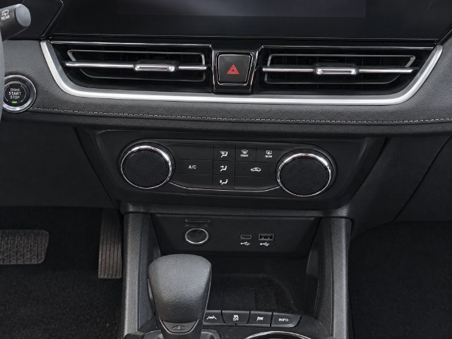 Used 2025 Chevrolet TrailBlazer LT AWD/4WD image 13
