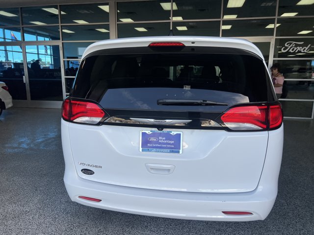 Used 2023 Chrysler Voyager LX FWD image 6