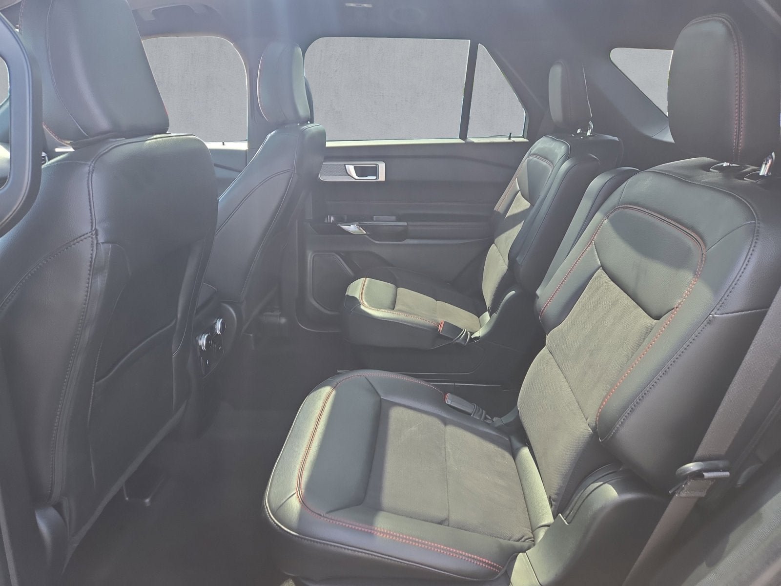 Certified 2024 Ford Explorer ST-Line w/ Class IV Trailer Tow Package AWD/4WD image 23