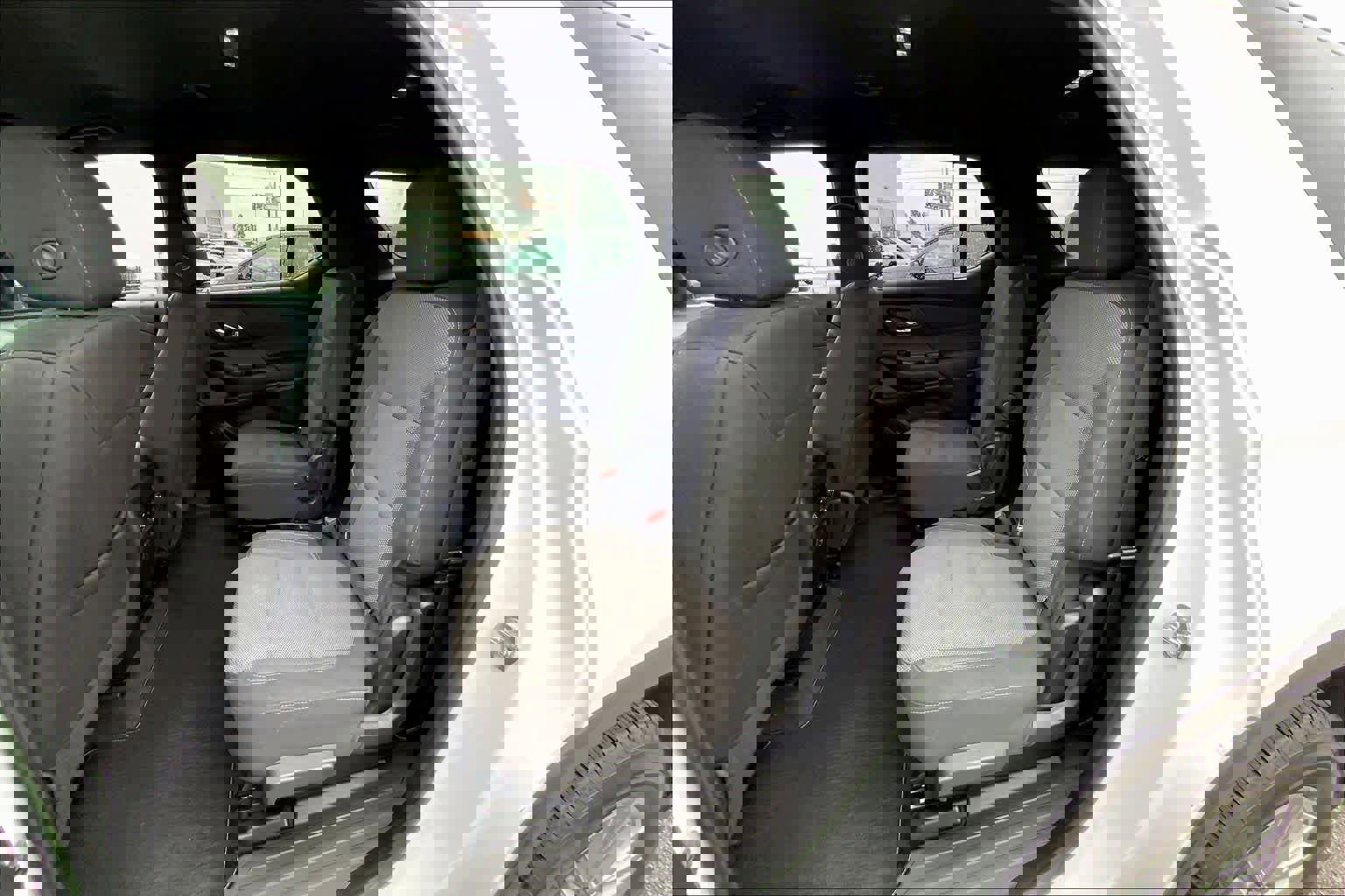 Used 2023 Chevrolet Traverse LT w/ Rear Camera Mirror Package image 20