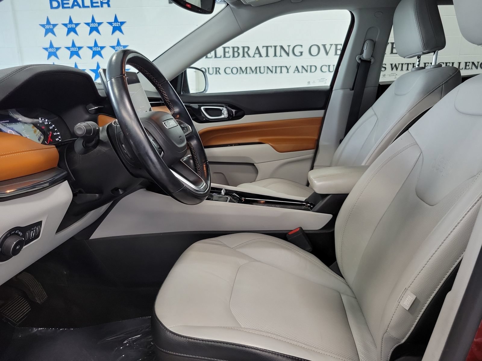 Used 2022 Jeep Compass Limited AWD/4WD image 8