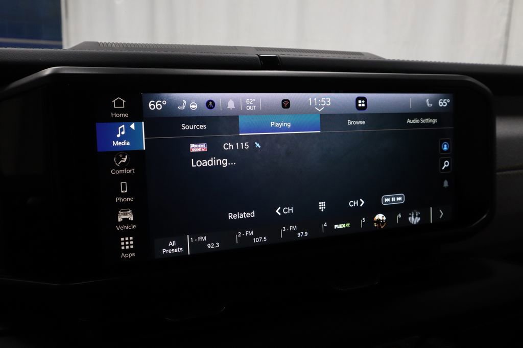 Used 2025 Jeep Wrangler Unlimited Sahara AWD/4WD image 9