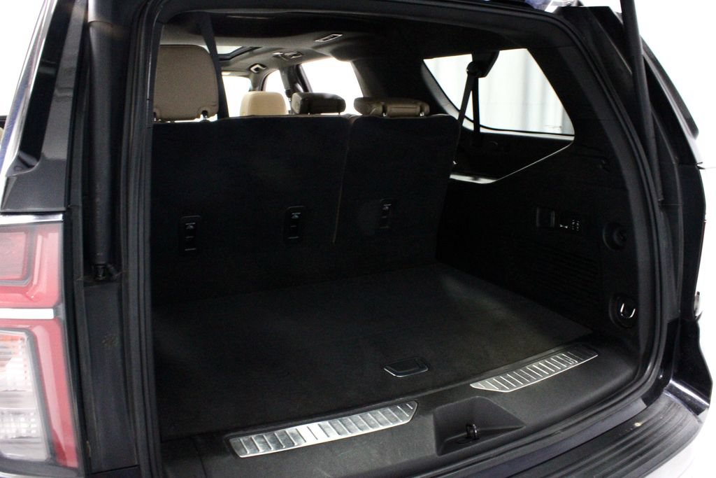 Used 2021 Chevrolet Suburban Premier w/ Premium Package AWD/4WD image 14