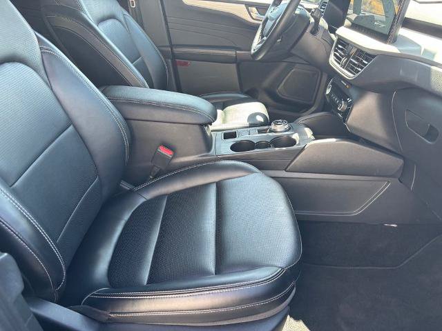 Certified 2025 Ford Escape Platinum AWD/4WD image 36