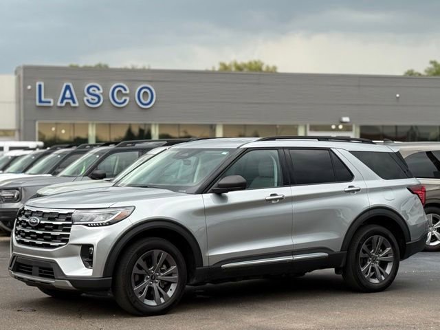Certified 2025 Ford Explorer Active w/ Active Comfort Package AWD/4WD image 1