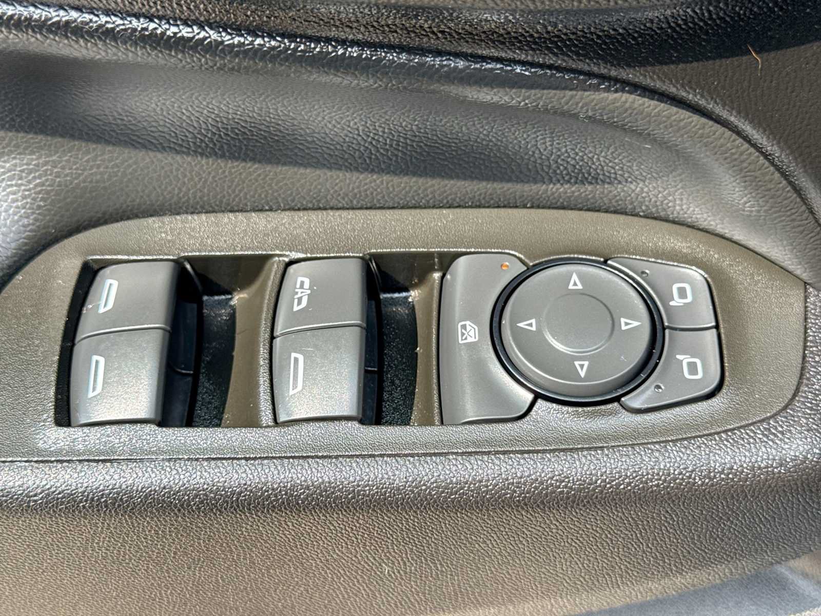 Used 2024 Chevrolet Equinox LT w/ LPO, Floor Liner Package FWD image 16