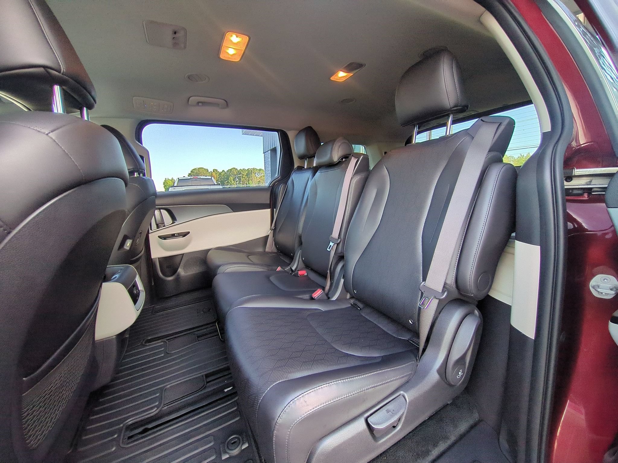 Used 2023 Kia Carnival LX FWD image 27