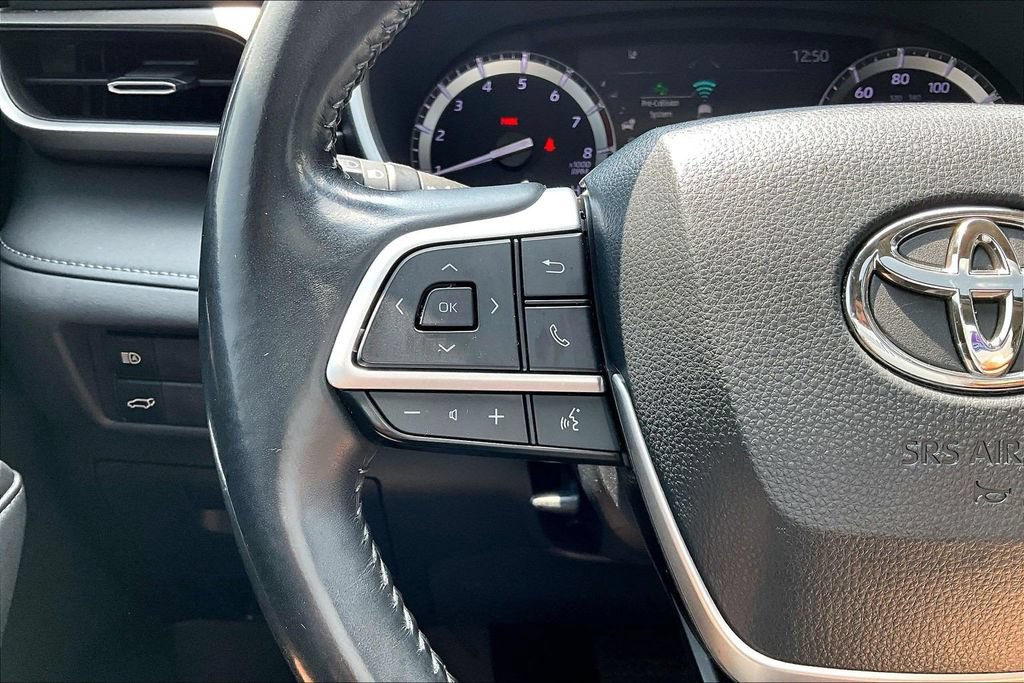Used 2022 Toyota Highlander XLE FWD image 17