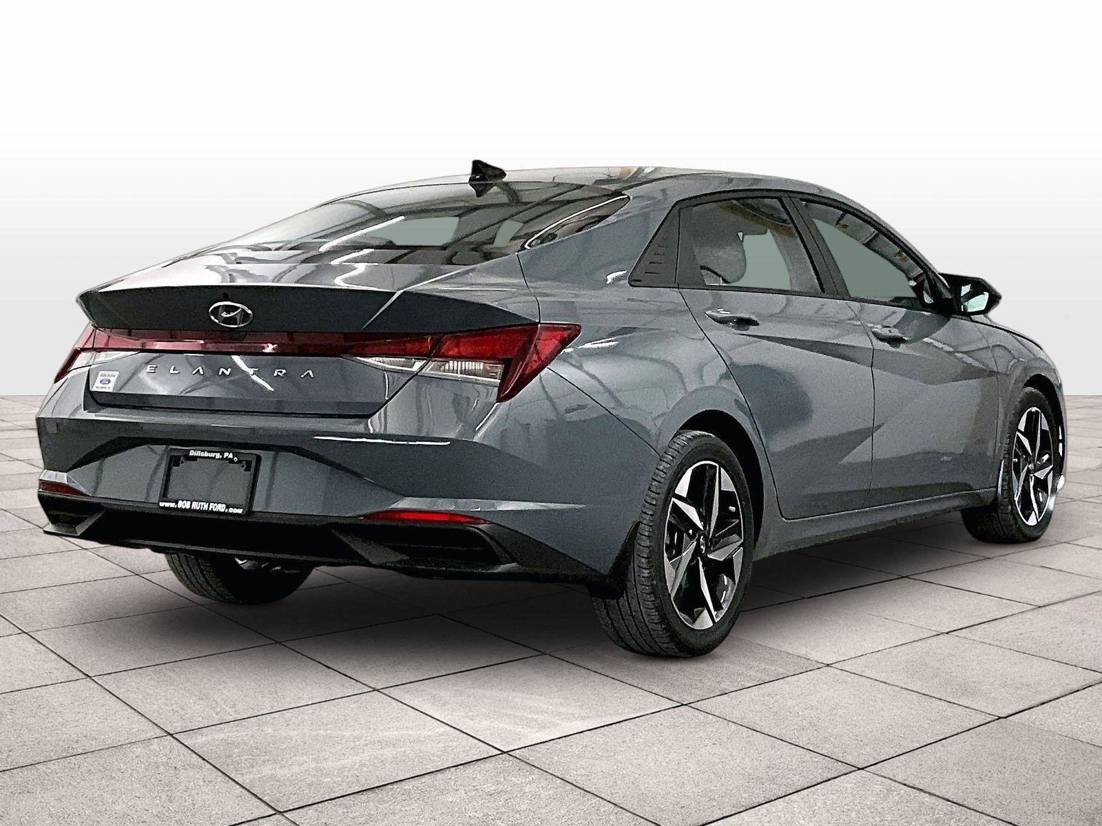 Used 2023 Hyundai Elantra SEL w/ Convenience Package FWD image 11
