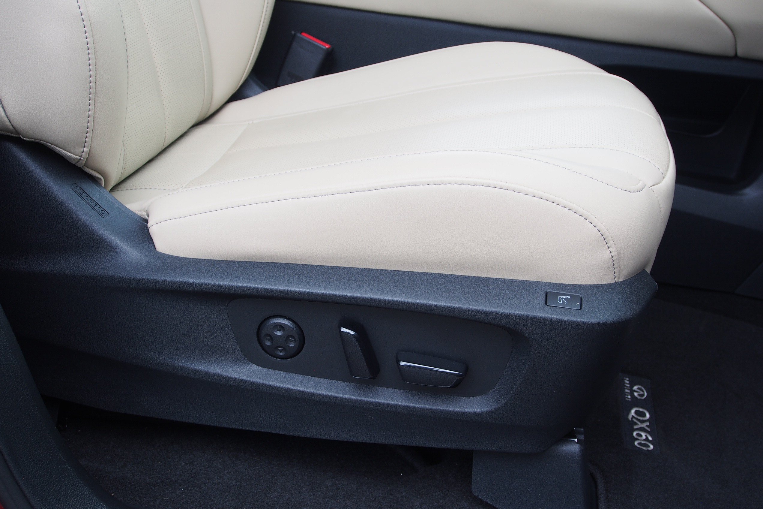 Used 2023 INFINITI QX60 Sensory w/ Cargo Package AWD/4WD image 13