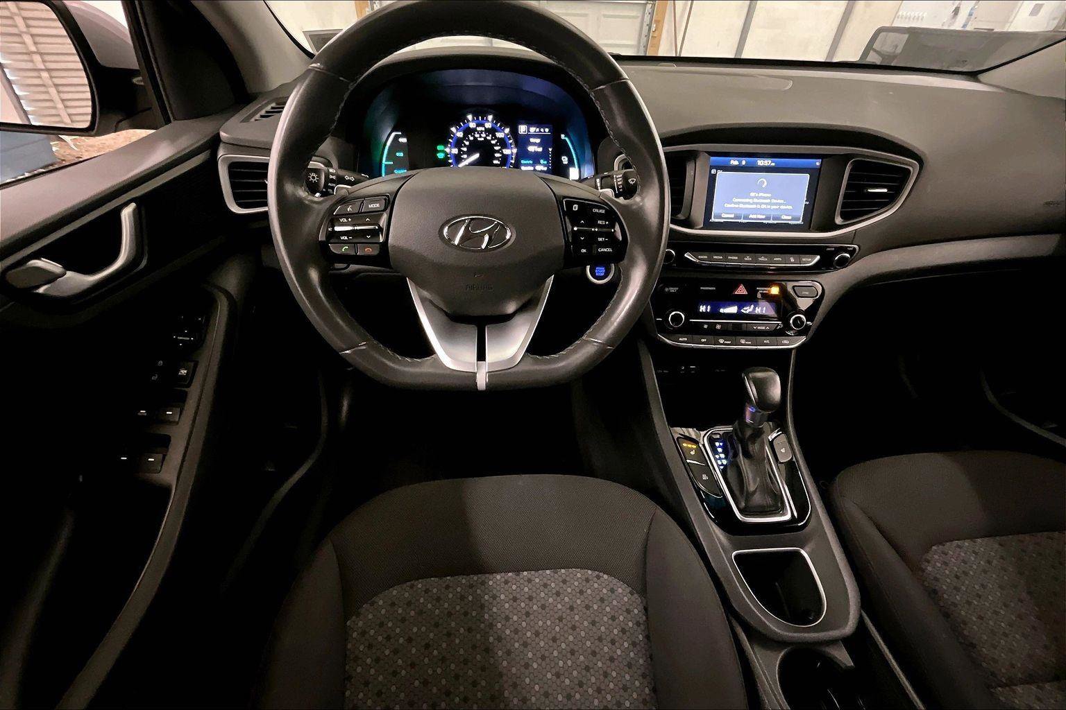 Used 2019 Hyundai Ioniq Plug-In Hybrid image 5