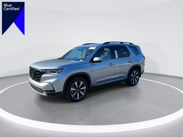 Used 2025 Honda Pilot Touring image 1