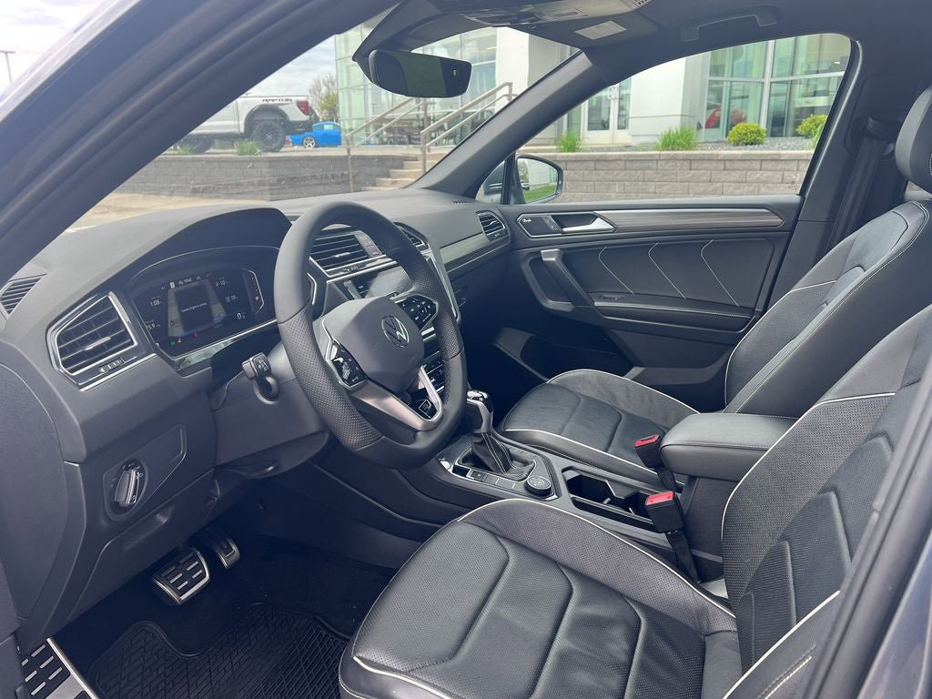 Used 2022 Volkswagen Tiguan SEL R-Line AWD/4WD image 9