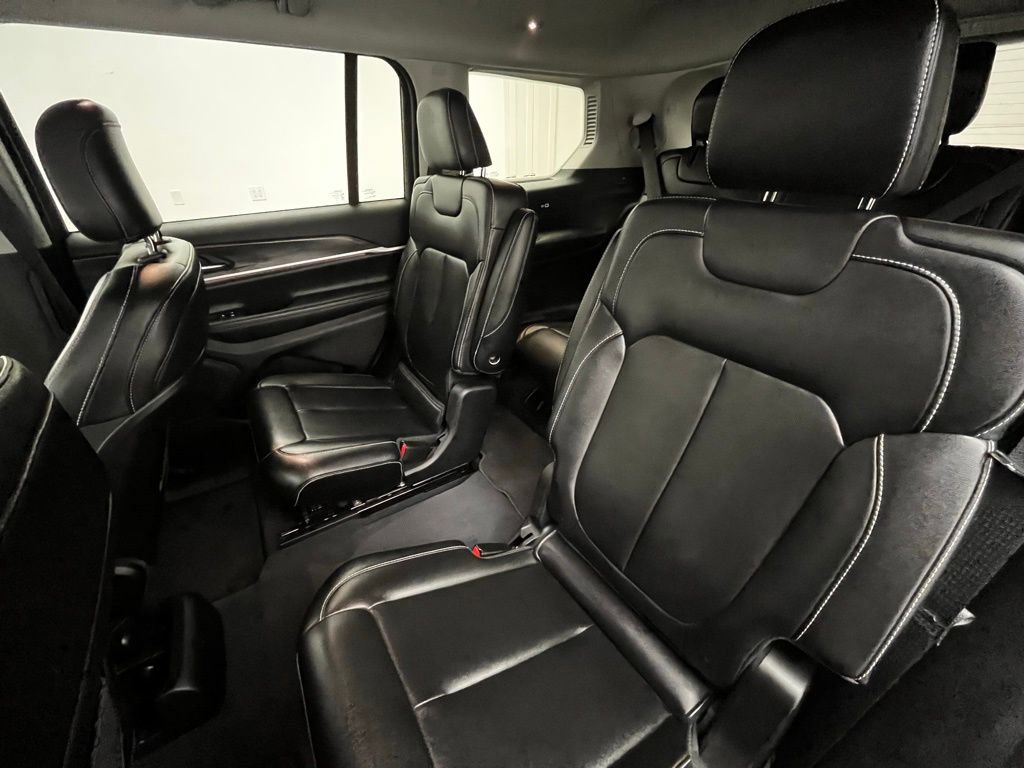 Used 2023 Jeep Grand Cherokee L Limited w/ Black Appearance Package image 30