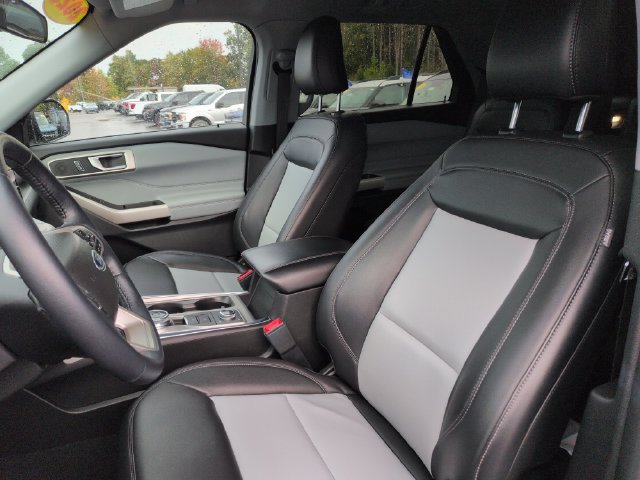 Certified 2023 Ford Explorer XLT w/ Equipment Group 202A AWD/4WD image 32