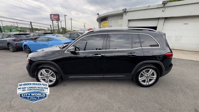 Used 2021 Mercedes-Benz GLB 250 4MATIC w/ Premium Package image 2