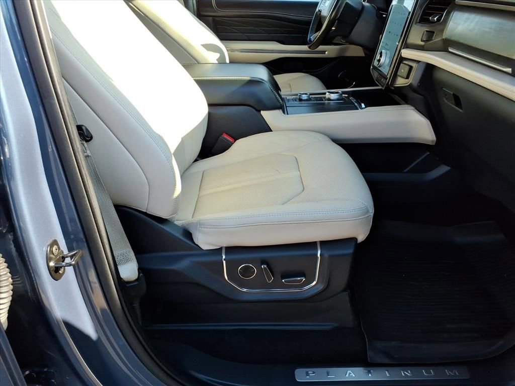 Certified 2022 Ford Expedition Max Platinum image 8