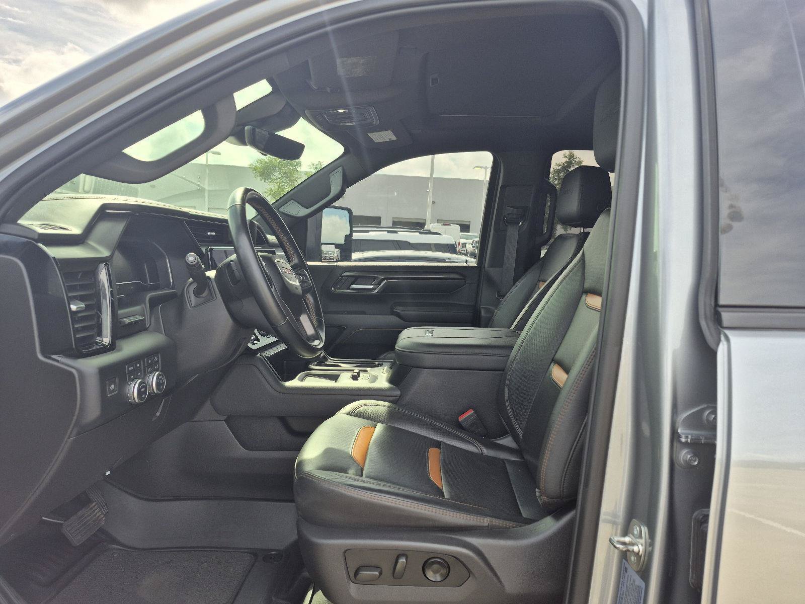 Used 2024 GMC Sierra 2500 AT4 w/ AT4 Premium Plus Package AWD/4WD image 2