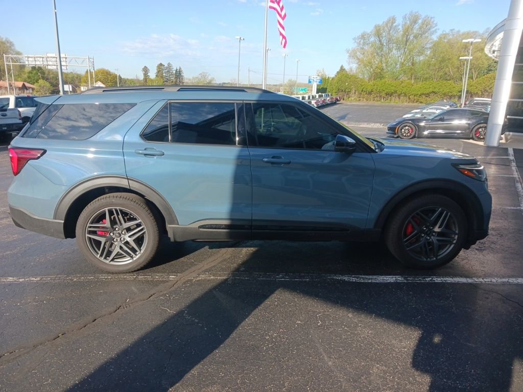 Certified 2025 Ford Explorer ST AWD/4WD image 2