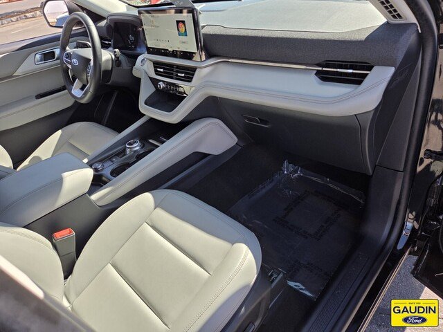 Certified 2025 Ford Explorer Active w/ Active Comfort Package RWD image 17