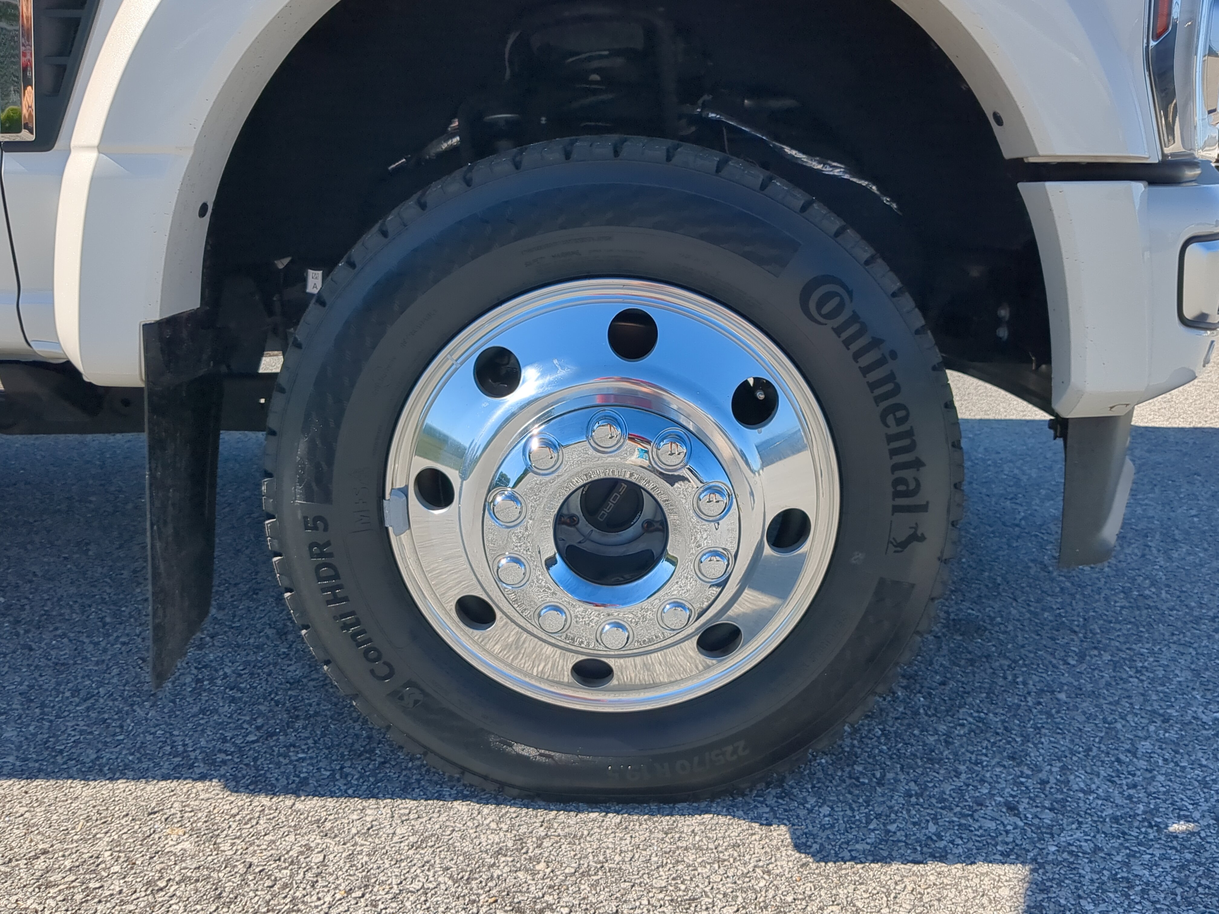 Certified 2024 Ford F450 Platinum w/ FX4 Off-Road Package AWD/4WD image 9