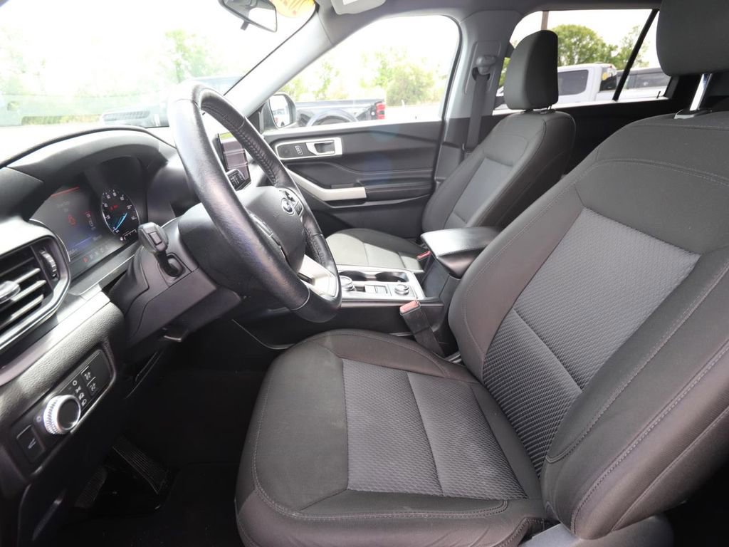 Certified 2022 Ford Explorer XLT image 8