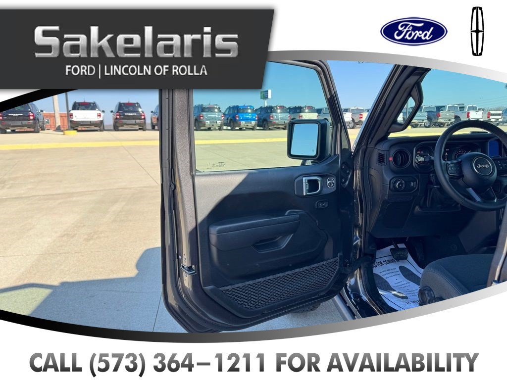 Used 2025 Jeep Wrangler Unlimited Rubicon AWD/4WD image 7