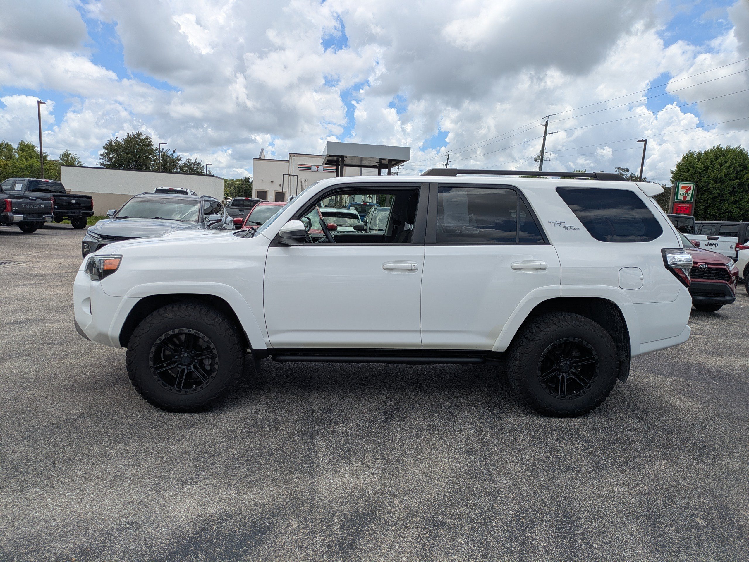 Used 2020 Toyota 4Runner TRD Off-Road AWD/4WD image 7