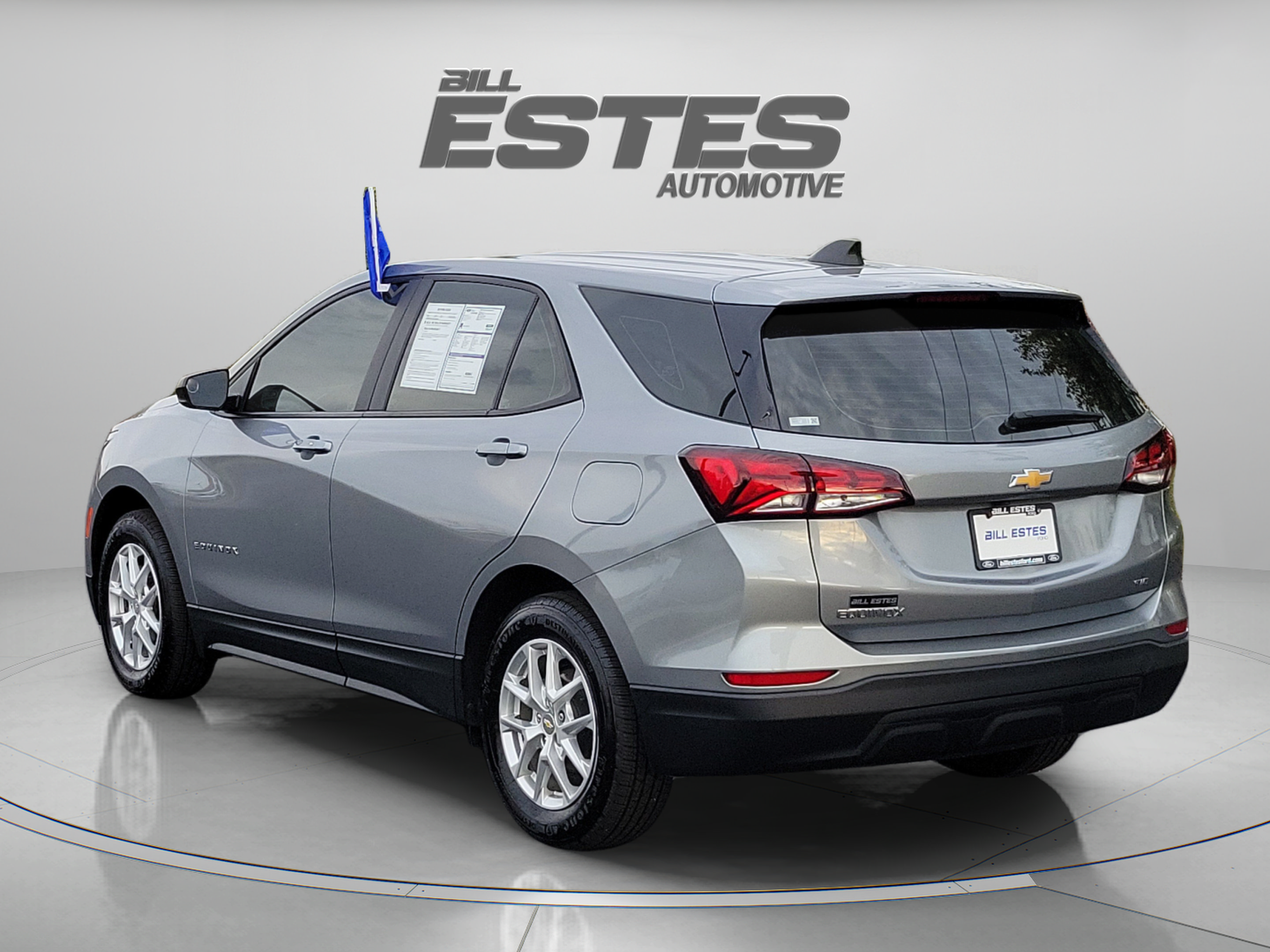 Used 2023 Chevrolet Equinox LS AWD/4WD image 2