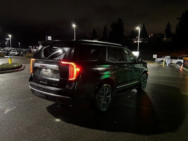Used 2023 GMC Yukon SLT w/ SLT Luxury Package image 5