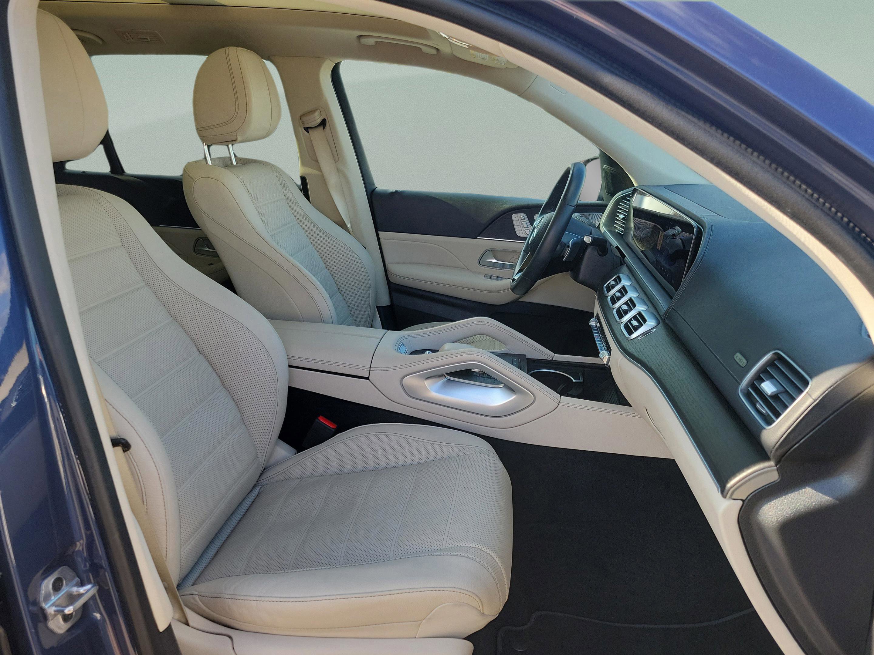 Used 2024 Mercedes-Benz GLS 450 4MATIC image 30