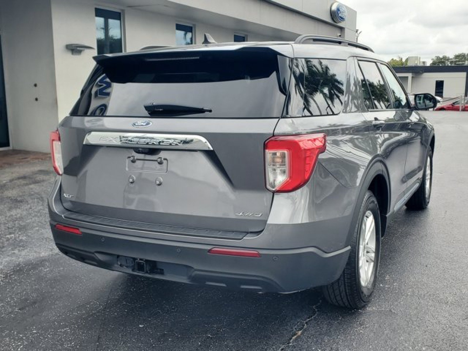 Certified 2022 Ford Explorer XLT w/ Class IV Trailer Tow Package AWD/4WD image 7