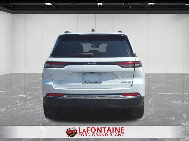 Used 2023 Jeep Grand Cherokee Limited w/ Trailer Tow Prep Group (B) AWD/4WD image 4