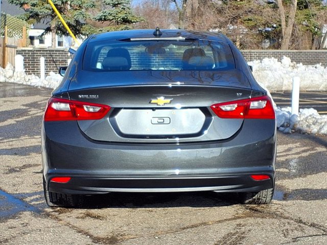 Used 2018 Chevrolet Malibu LT image 2