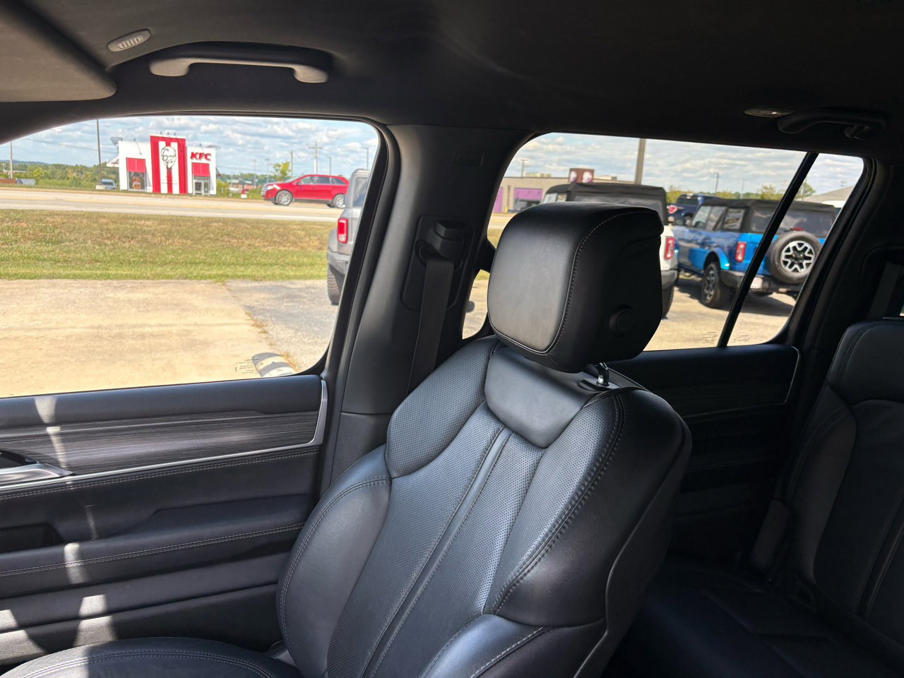 Used 2024 Jeep Wagoneer L Series II w/ Flexible Seating Group image 23