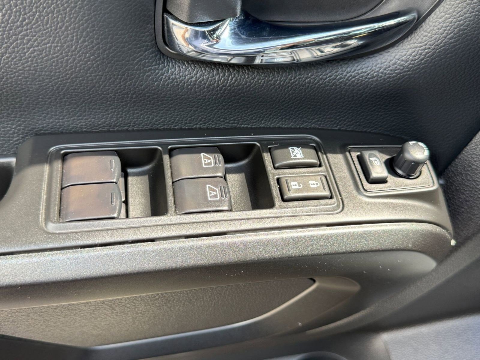 Used 2024 Nissan Titan PRO-4X w/ Pro-4x Convenience Package image 12