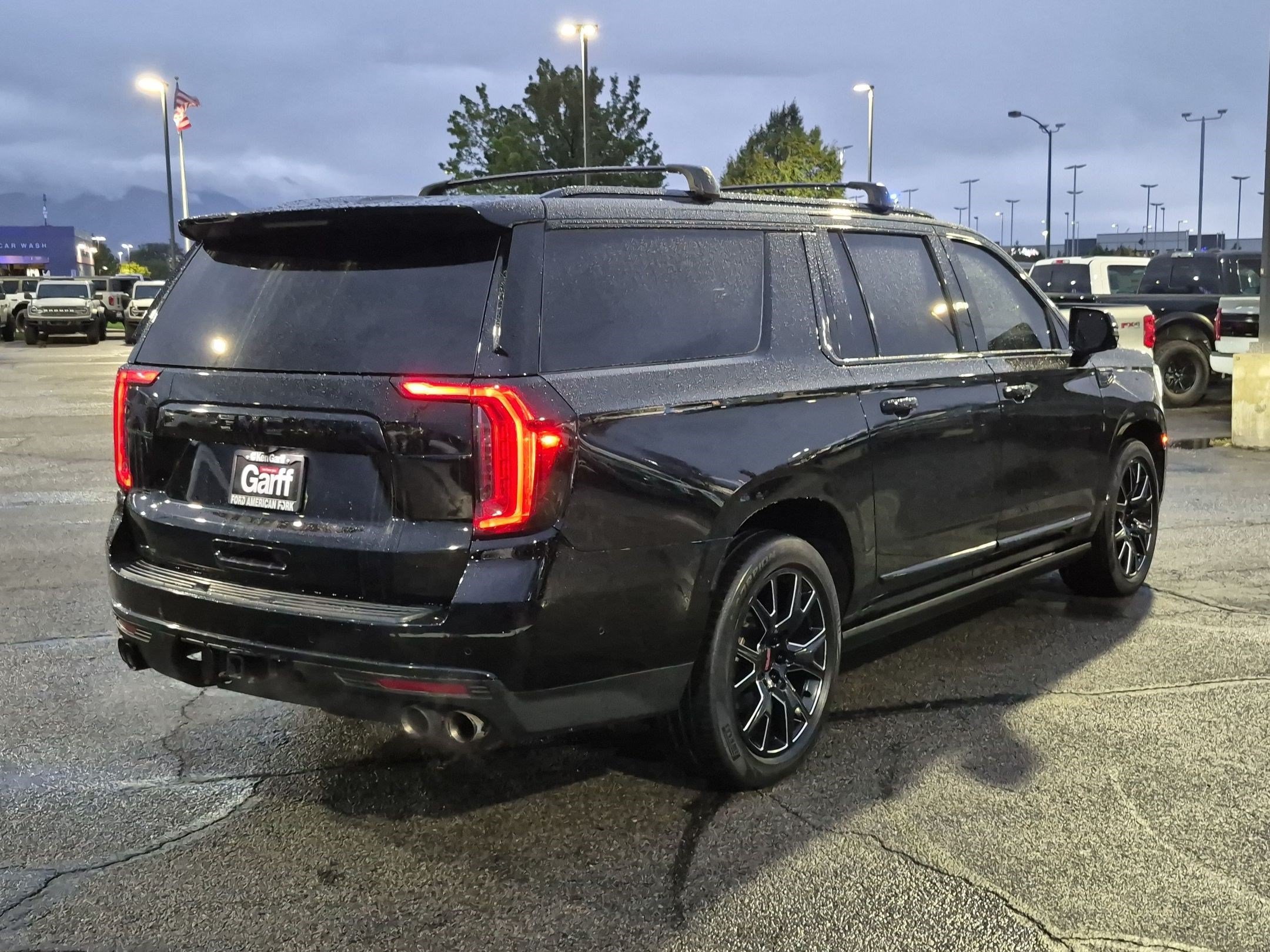 Used 2023 GMC Yukon XL Denali w/ Denali Reserve Package AWD/4WD image 3