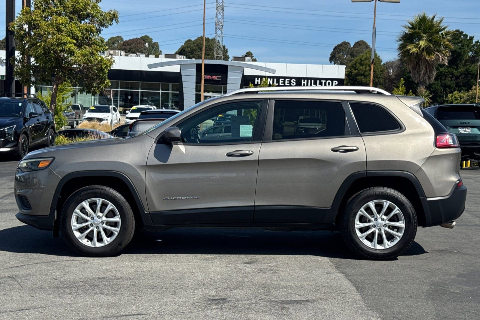 Used 2020 Jeep Cherokee Latitude AWD/4WD image 10