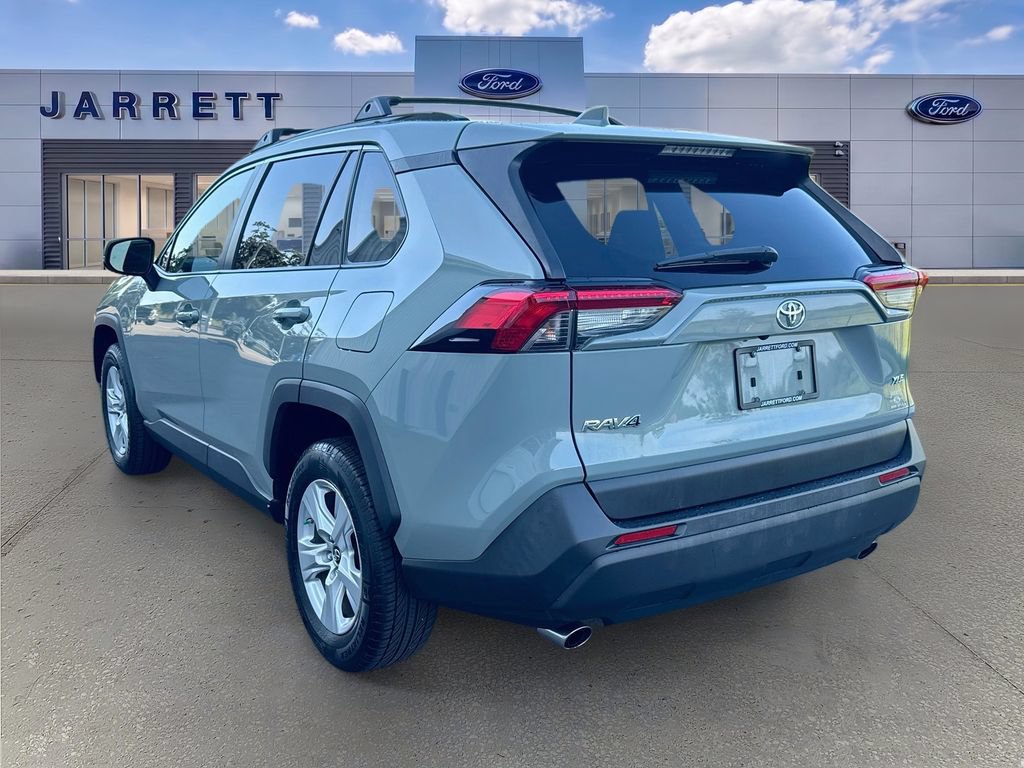 Used 2019 Toyota RAV4 XLE w/ Convenience Package FWD image 5