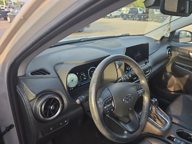 Used 2022 Hyundai Kona Limited w/ Cargo Package FWD image 9
